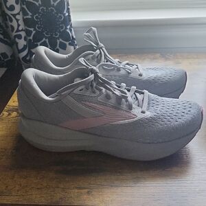 Brooks Women's Gray and Pink Sneakers
